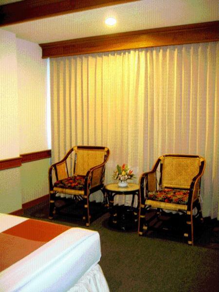 Raya Grand Hotel Nakhonratchasima Quarto foto